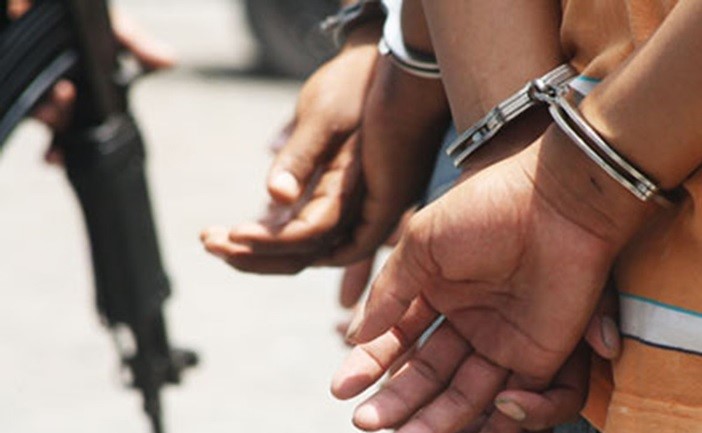 Policía Nacional apresa a dos hombres por robo y asalto en la provincia Peravia