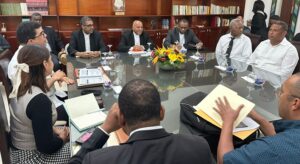 Vistas de la reunión de trabajo celebrada este miércoles en la Casa Arquidiocesana "María de la Altagracia", con los seis alcaldes.