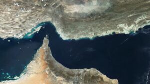Irán cierra el estrecho de Ormuz