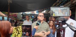Rafael Castillo denuncia abandono del Mercado de Los Mina