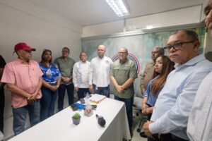 La comisión encabezada por Castillo fue recibida por Jairo Santos; Manuel García, expresidente histórico de la asociación; Manuel del Orbe, vicepresidente; y Ramón Altagracia (Gali), tesorero, así como otros comerciantes.