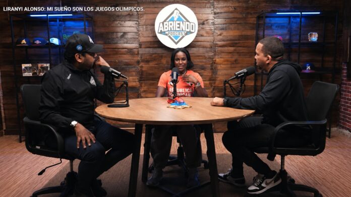 liranyi alonso en abriendo el podcast entrevista vian araujo ricardo rodriguez