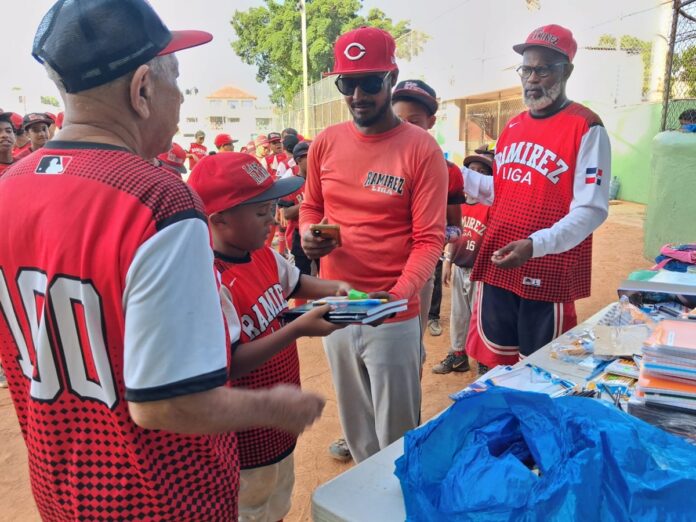liga deportiva ramirez entrega utiles escolares altos de cancino santo domingo este