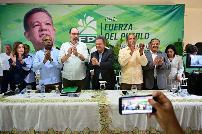 leonel fernandez encabeza asambleas provinciales fuerza del pueblo