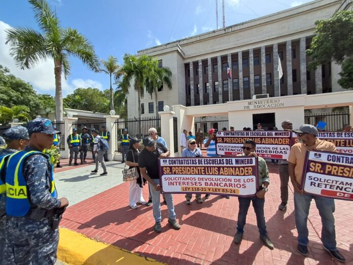 contratistas denuncian al miner por rd110 millones cecilio compres escuelas
