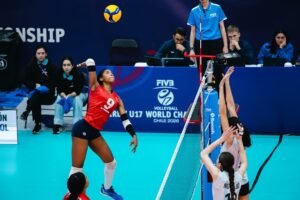 Rayni Mondesí consigue uno de sus 45 puntos en el partido ante Argentina