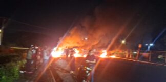 Vecinos protestan por largos apagones Vecinos protestan por largos apagones en Santo Domingo Este