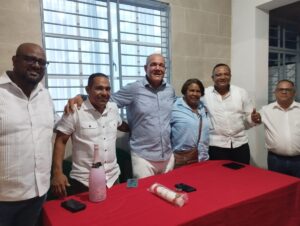 Robert Bueno presenta precandidatura a regidor en SDE