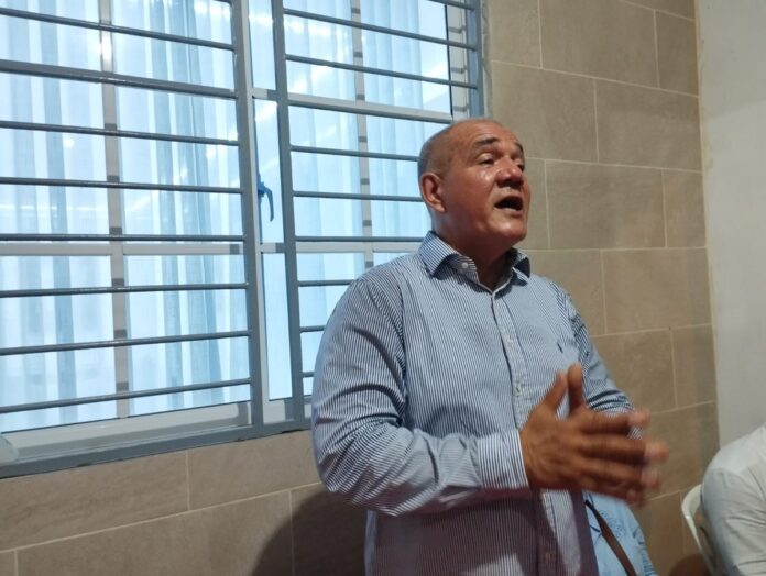 Robert Bueno presenta precandidatura a regidor en SDE