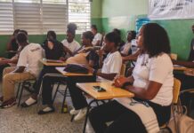 Las niñas dominicanas estudian más, pero persisten desafíos